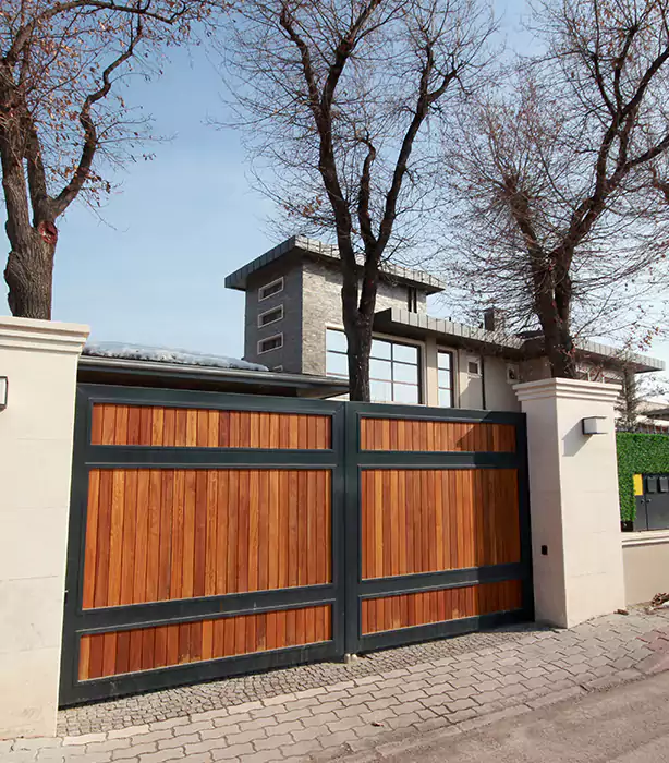 Wooden Gate Repair Paradise